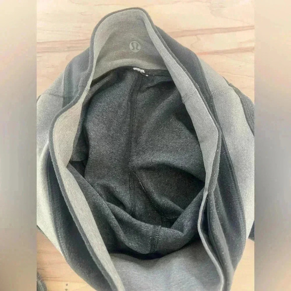 Lululemon cropped Color block Leggings. Gray Size 4 - Picture 5 of 10